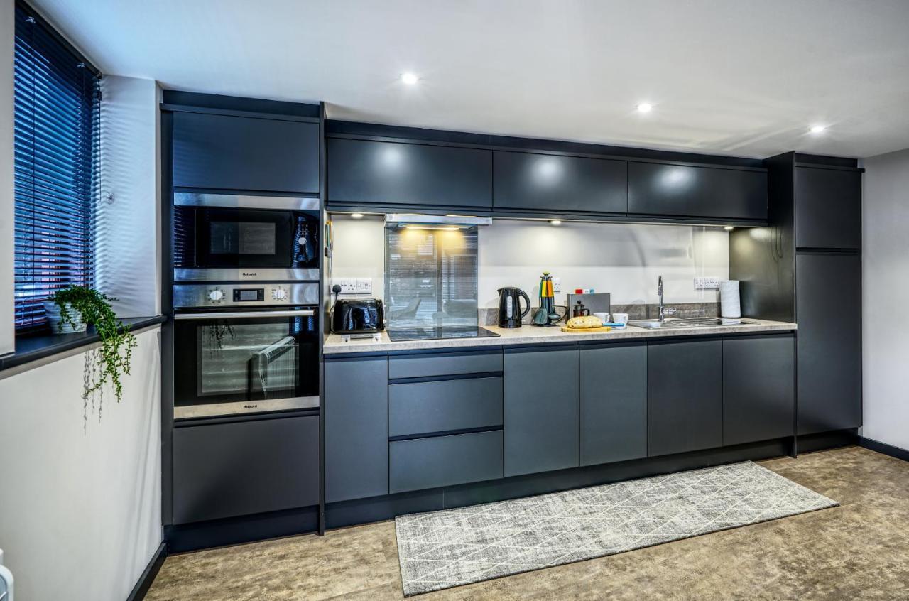 The Courtyard Apartment แบรมพ์ตัน ภายนอก รูปภาพ