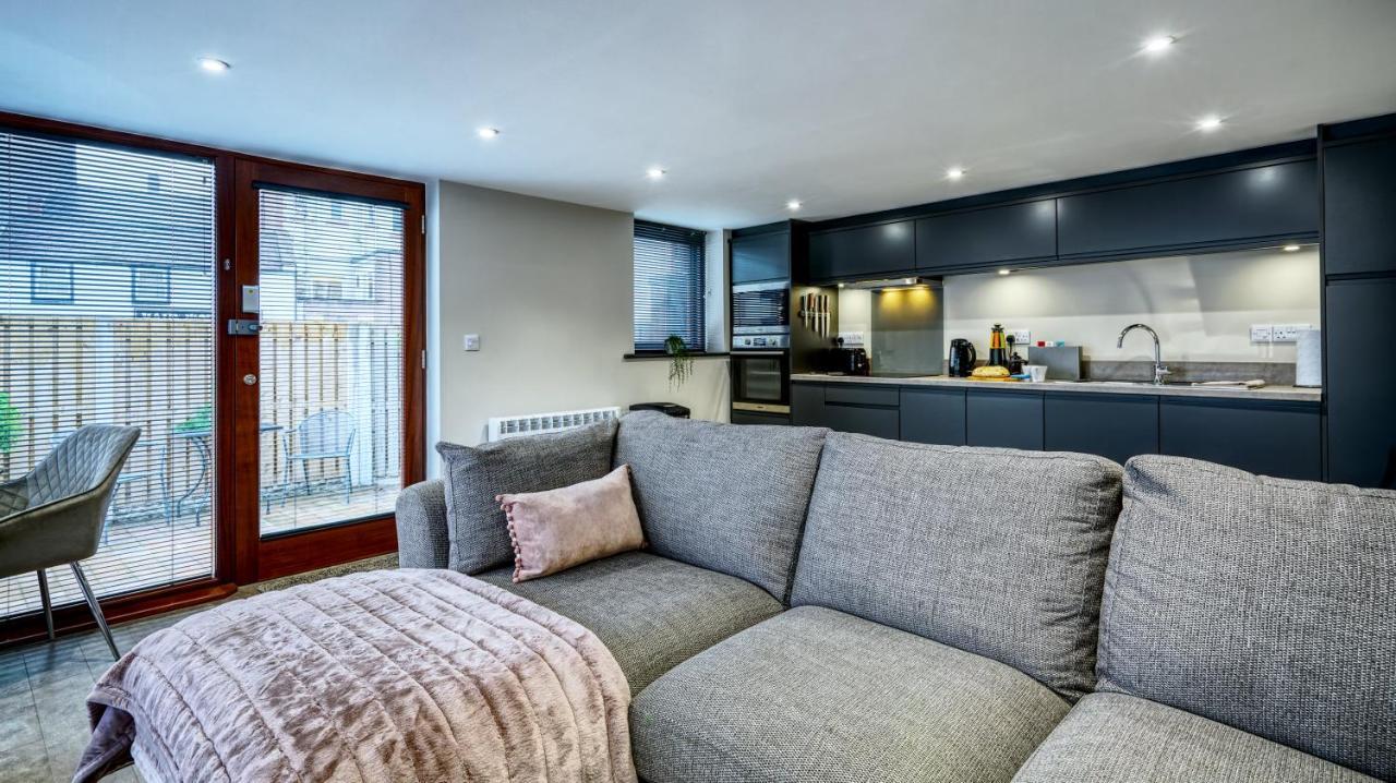 The Courtyard Apartment แบรมพ์ตัน ภายนอก รูปภาพ